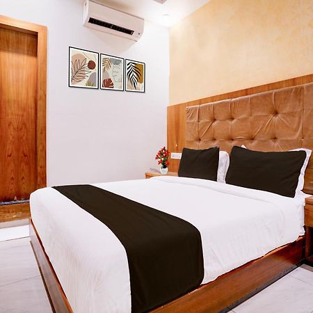 Super Townhouse Oak Times Square Le Western Mumbai Exterior foto