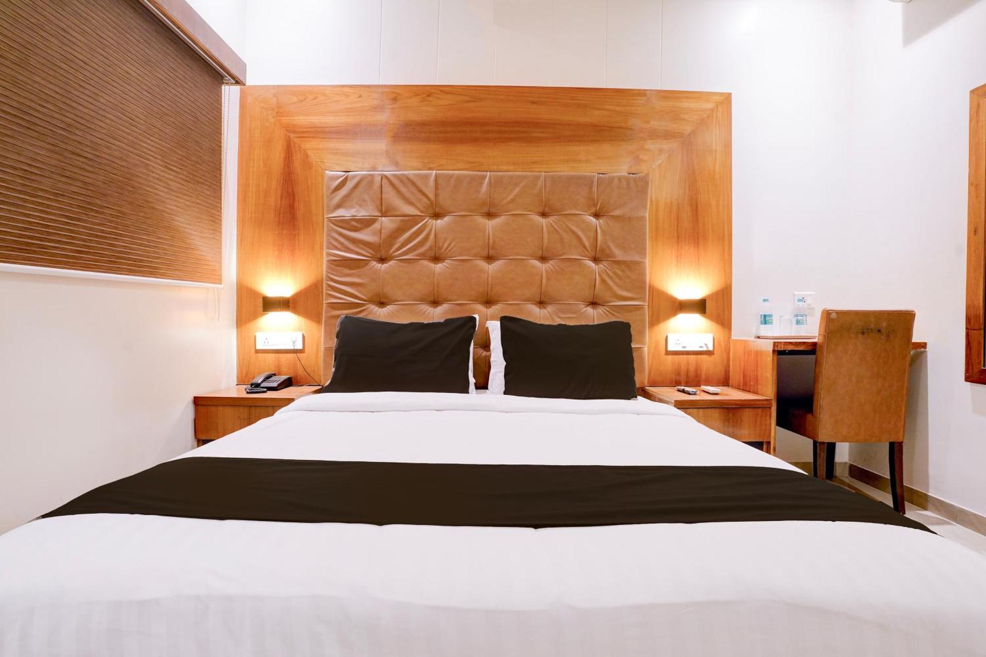 Super Townhouse Oak Times Square Le Western Mumbai Exterior foto