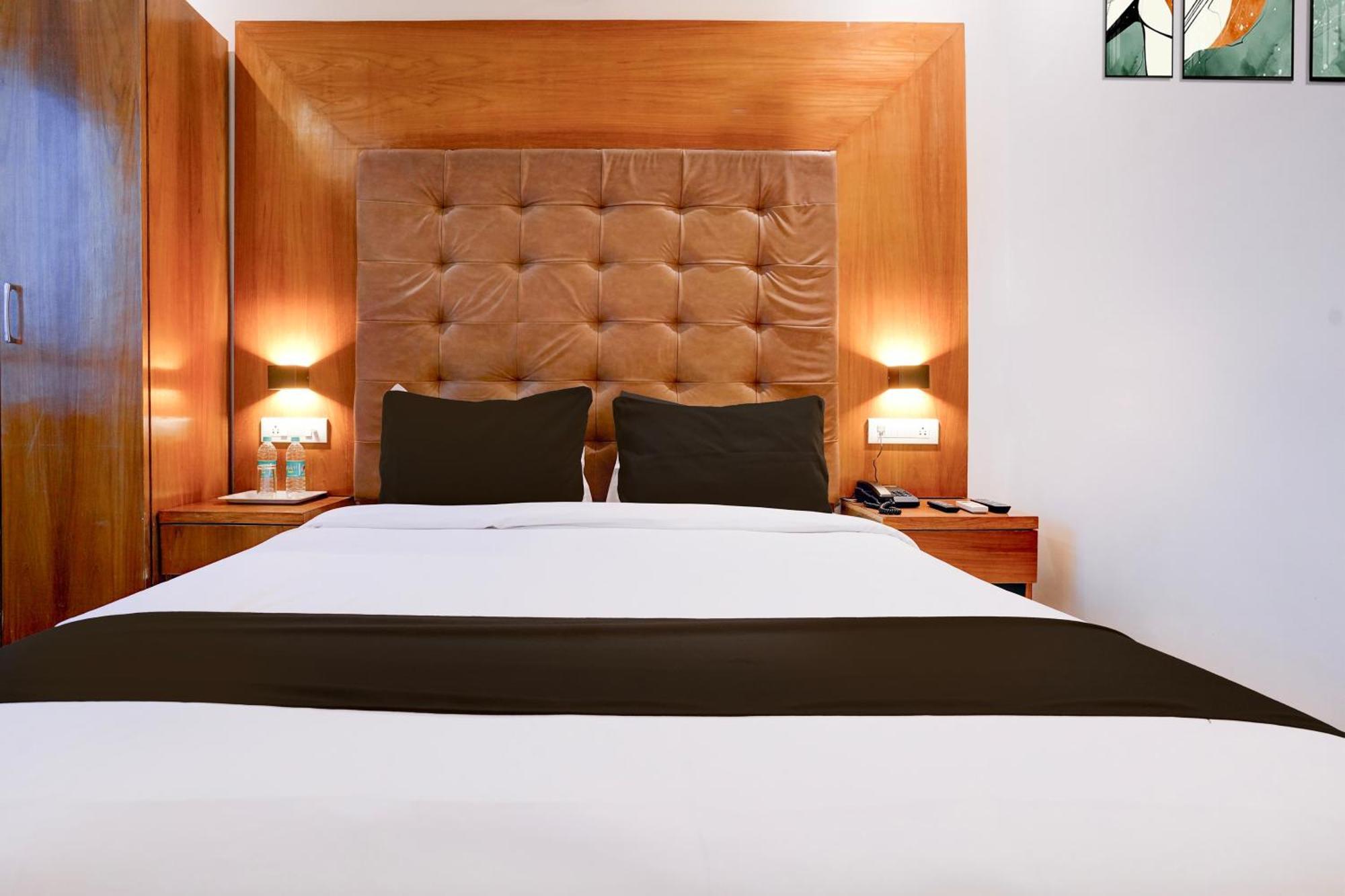 Super Townhouse Oak Times Square Le Western Mumbai Exterior foto