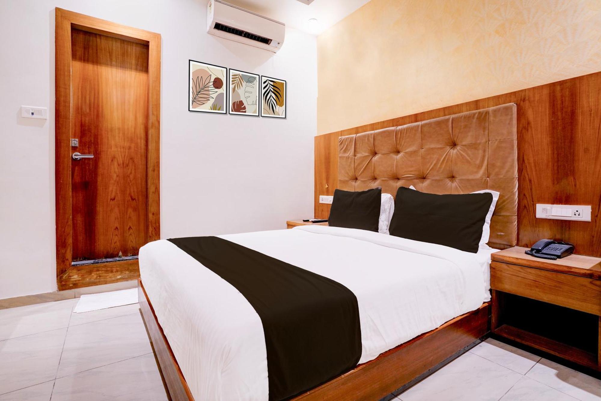 Super Townhouse Oak Times Square Le Western Mumbai Exterior foto