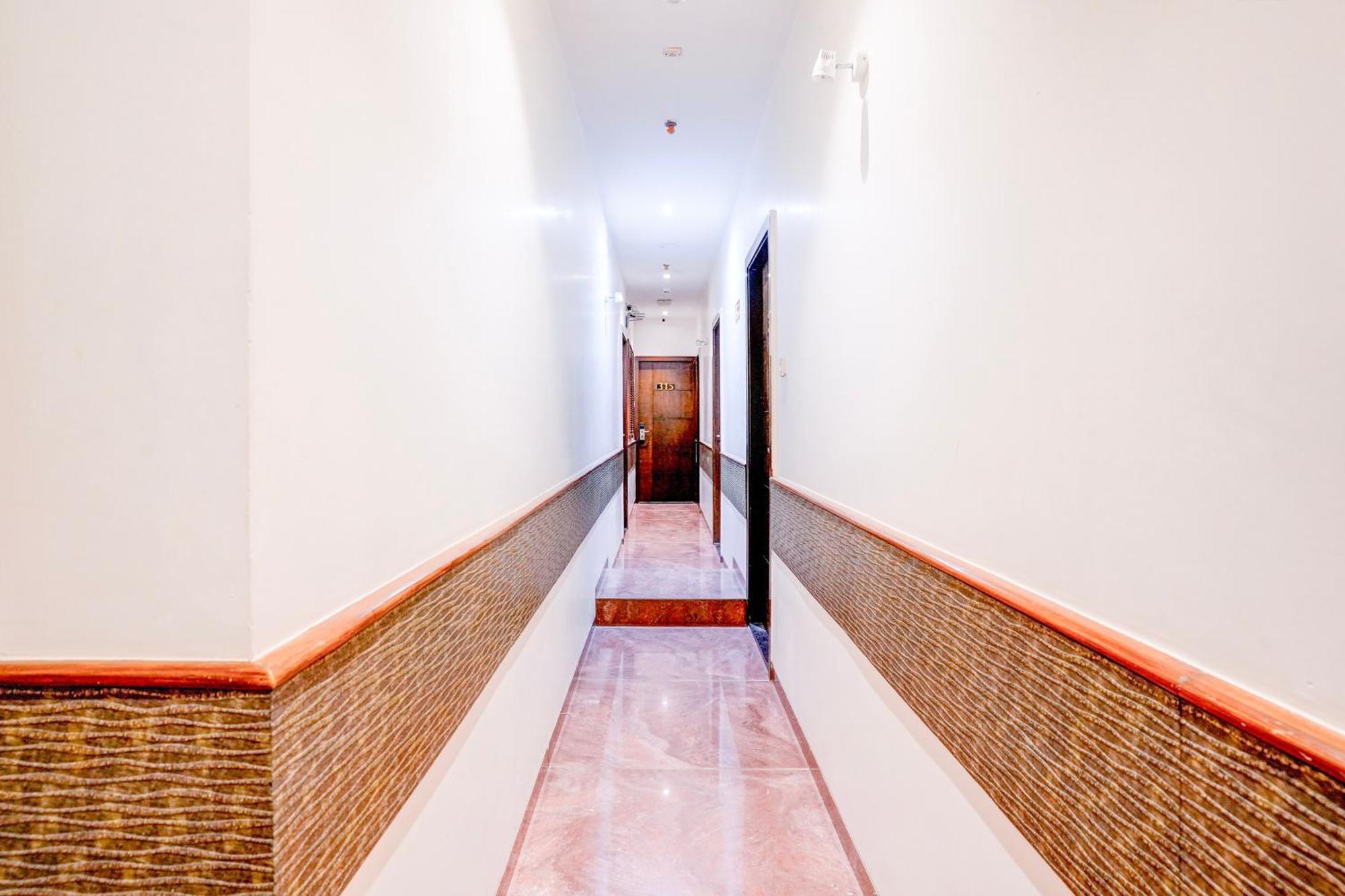 Super Townhouse Oak Times Square Le Western Mumbai Exterior foto