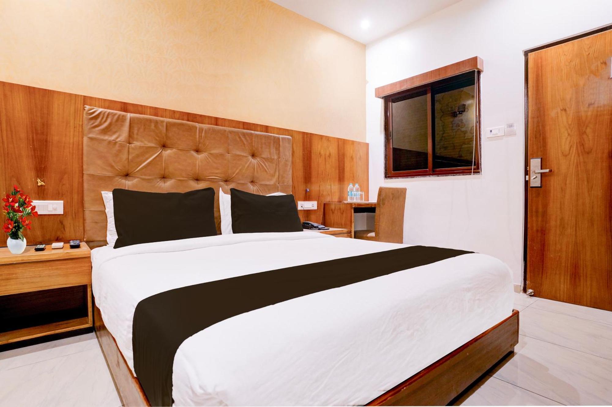 Super Townhouse Oak Times Square Le Western Mumbai Exterior foto
