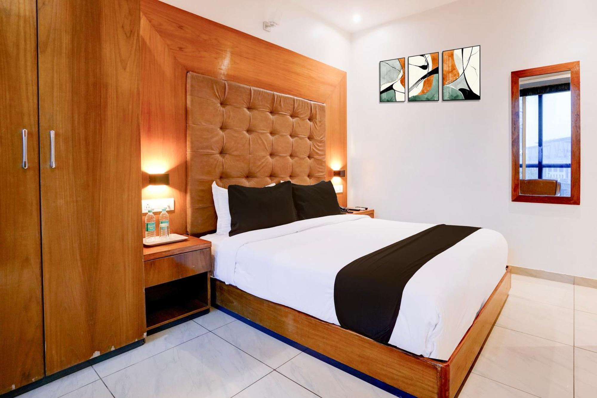 Super Townhouse Oak Times Square Le Western Mumbai Exterior foto