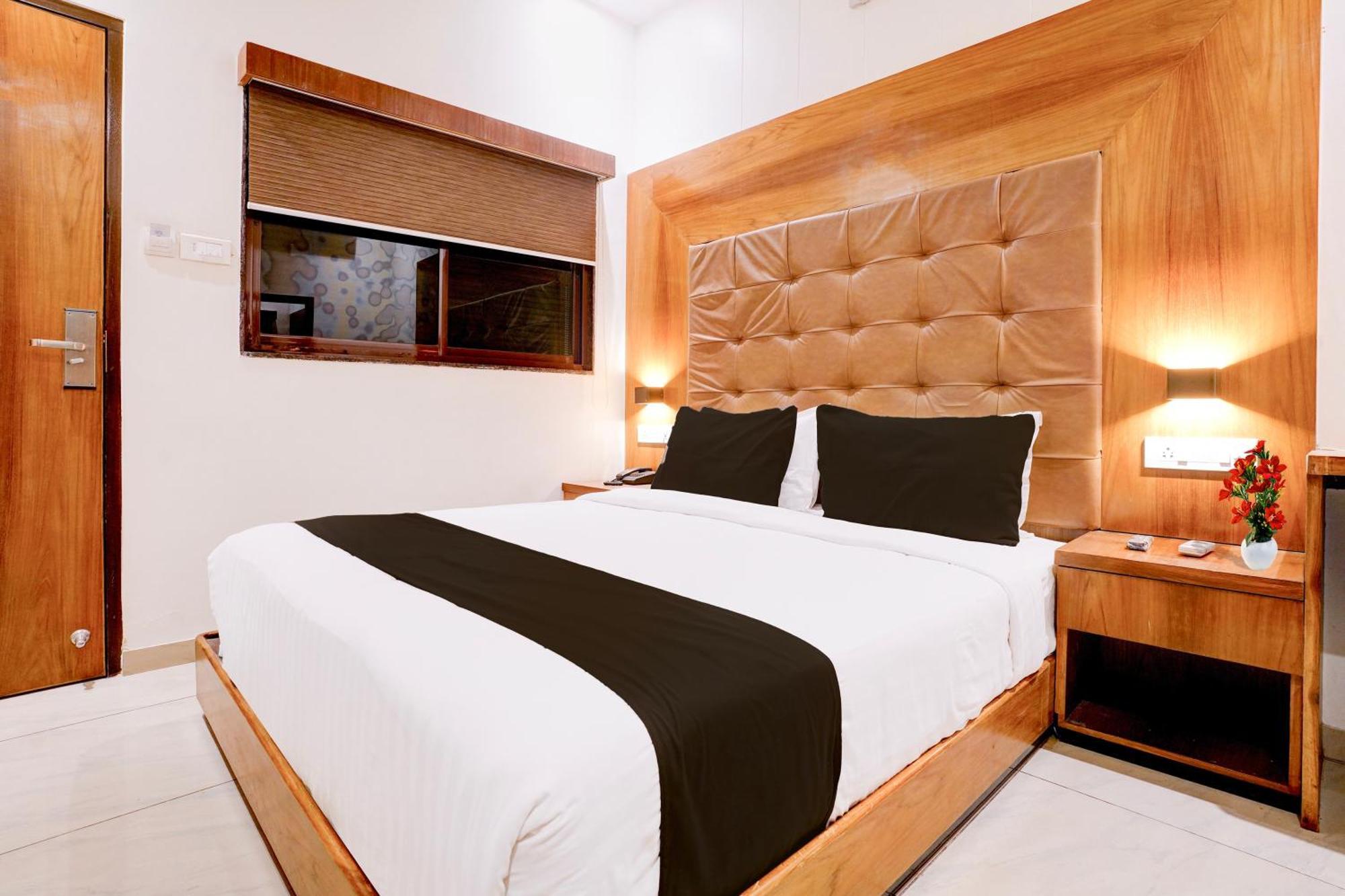 Super Townhouse Oak Times Square Le Western Mumbai Exterior foto