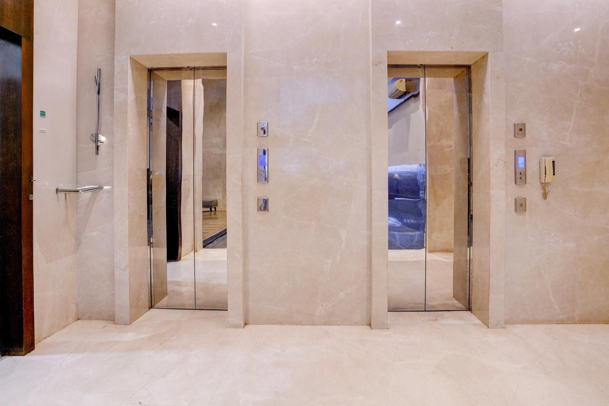 Super Townhouse Oak Times Square Le Western Mumbai Exterior foto