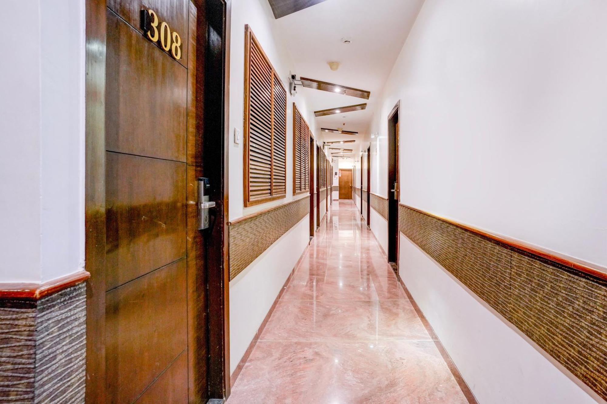 Super Townhouse Oak Times Square Le Western Mumbai Exterior foto