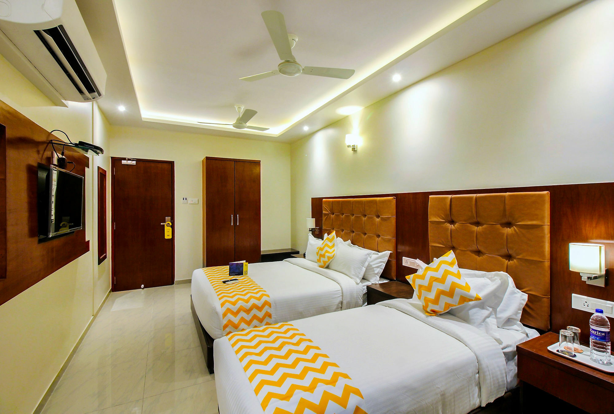 Super Townhouse Oak Times Square Le Western Mumbai Exterior foto