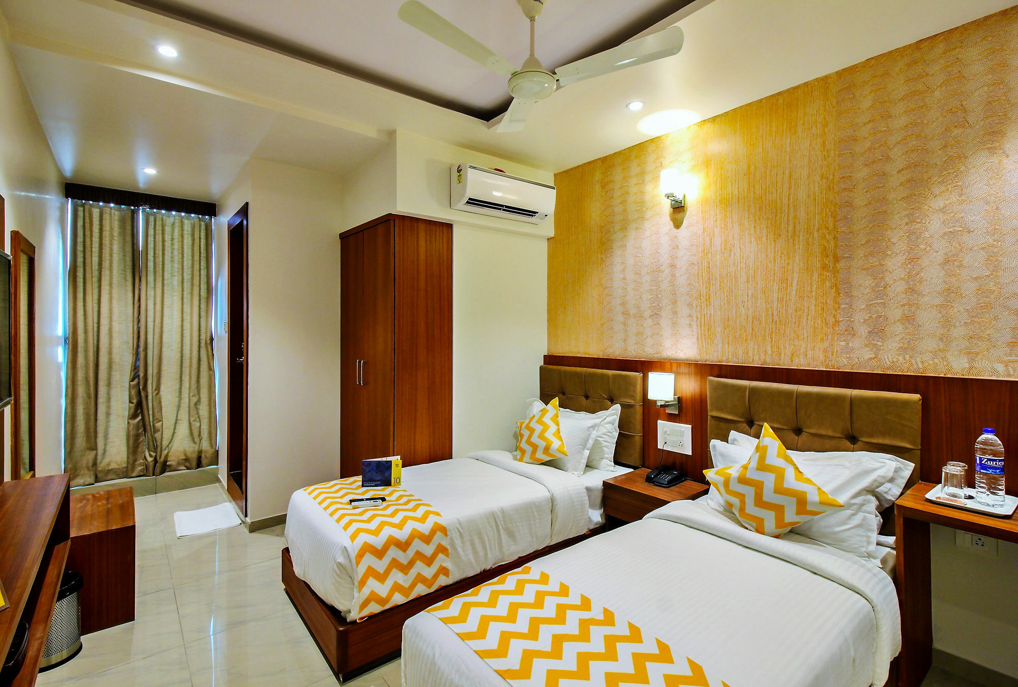 Super Townhouse Oak Times Square Le Western Mumbai Exterior foto